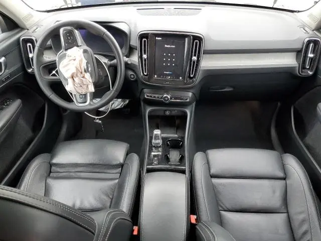 2024 VOLVO XC40 PLUS  