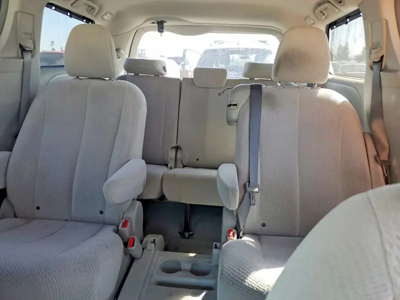 2012 TOYOTA SIENNA LE 8-PASSENGER  
