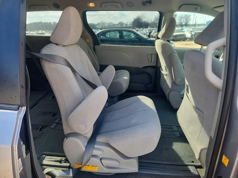 2012 TOYOTA SIENNA LE 8-PASSENGER  