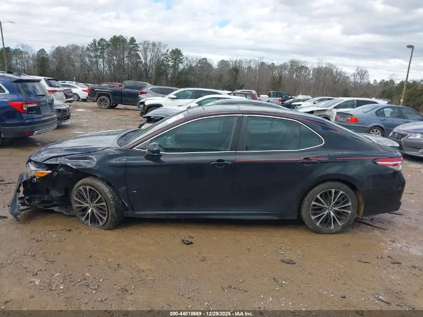 2018 TOYOTA CAMRY SE