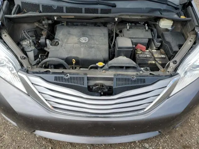 2016 TOYOTA SIENNA XLE  