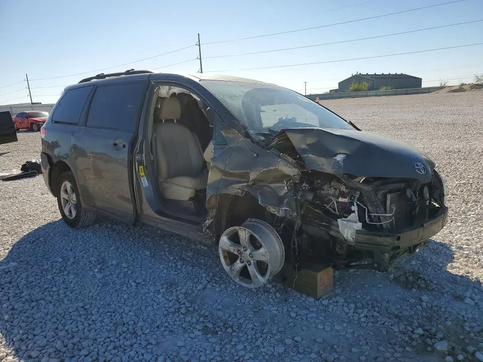 2012 TOYOTA SIENNA LE 8-PASSENGER  