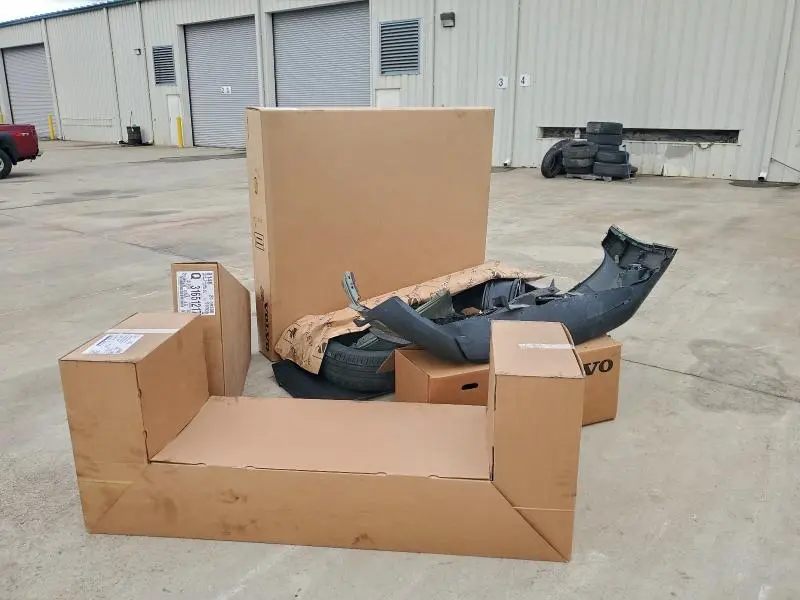 2023 VOLVO XC40 PLUS  