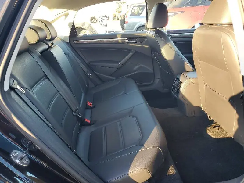 2017 VOLKSWAGEN PASSAT SE  