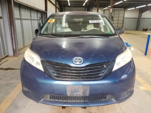 2011 TOYOTA SIENNA   