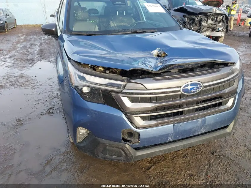 2025 SUBARU FORESTER LIMITED