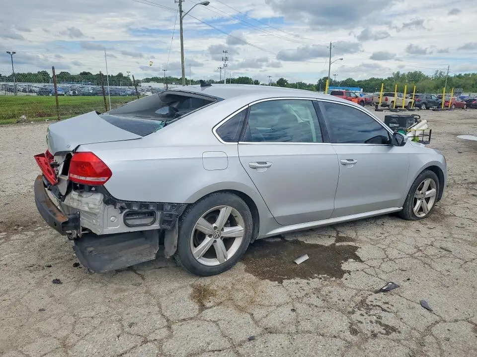 2013 VOLKSWAGEN PASSAT SE  