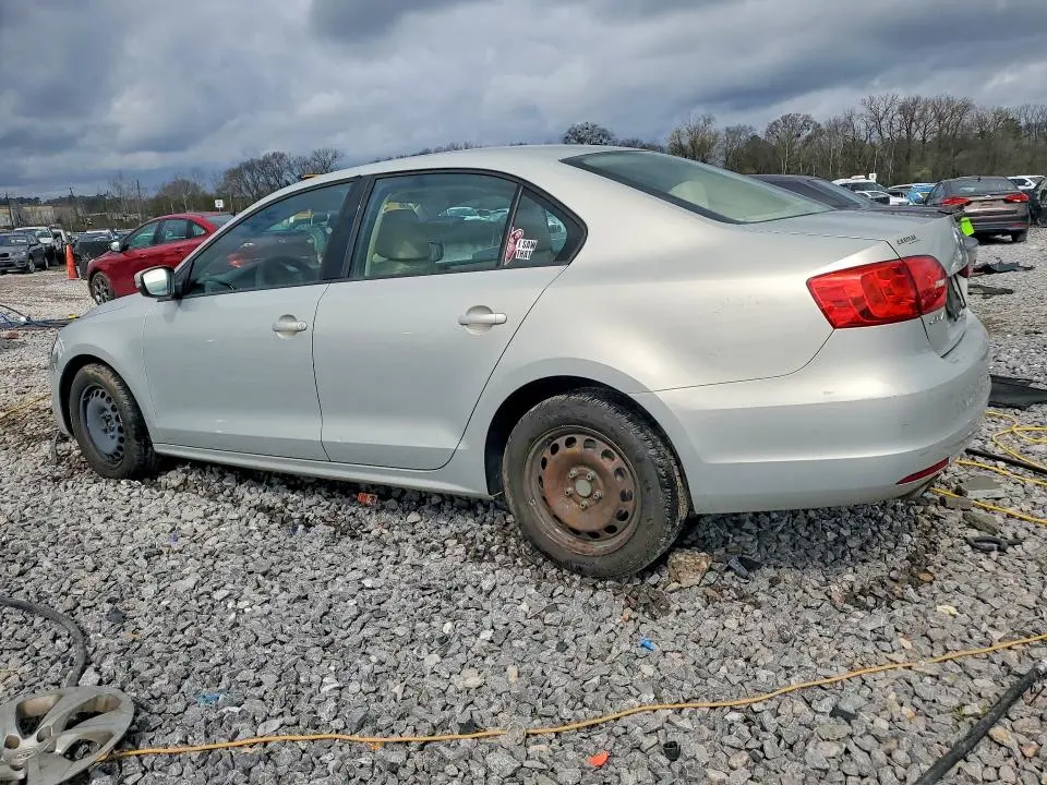 2011 VOLKSWAGEN JETTA SE  