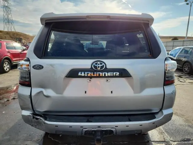 2023 TOYOTA 4RUNNER SE  