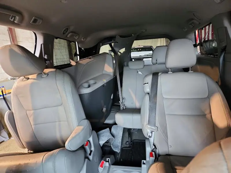 2018 TOYOTA SIENNA XLE 8-PASSENGER  