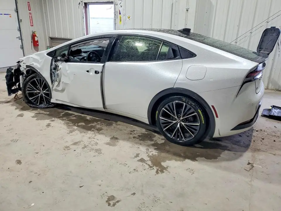 2023 TOYOTA PRIUS XLE  