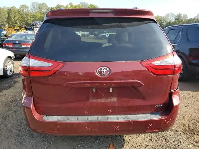 2016 TOYOTA SIENNA XLE  