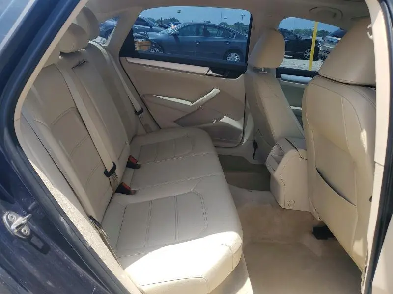 2012 VOLKSWAGEN PASSAT SE  