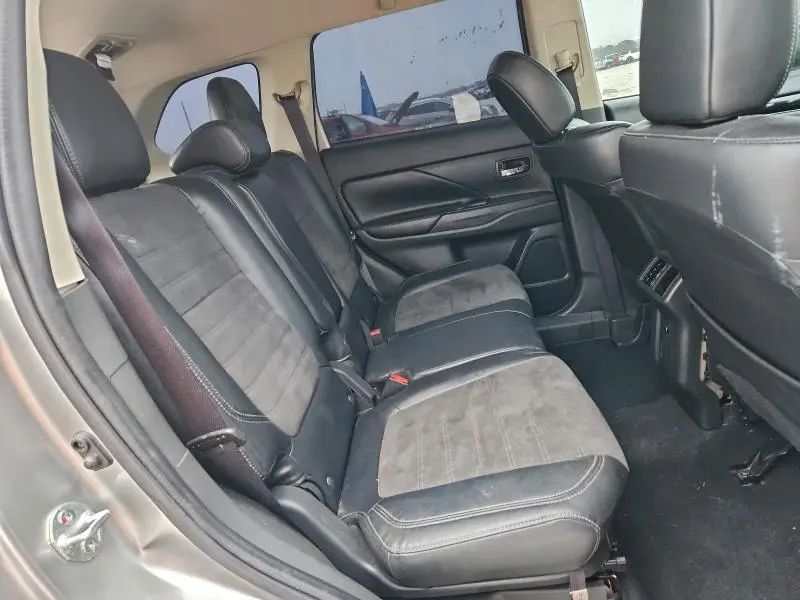 2019 MITSUBISHI OUTLANDER SE  