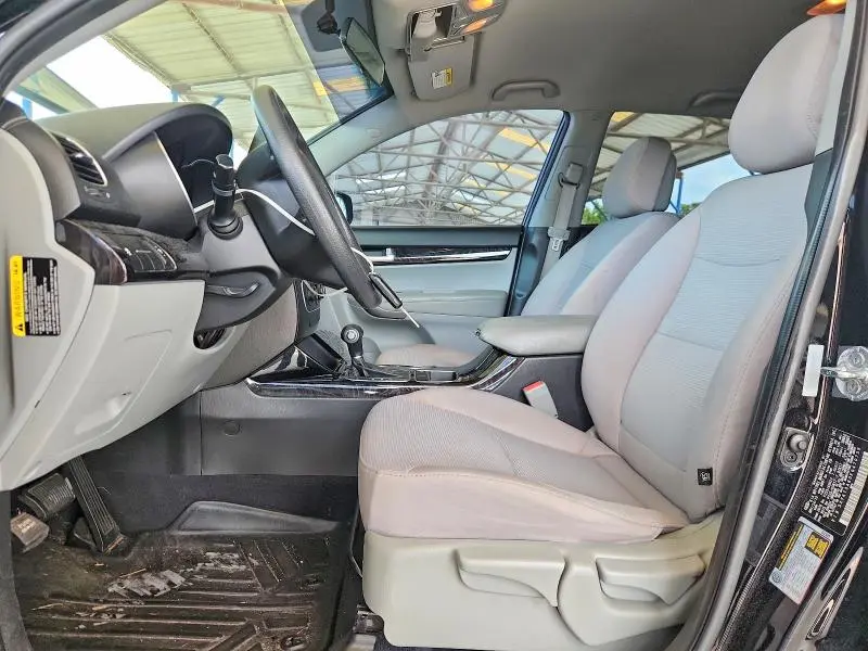 2014 KIA SORENTO LX  