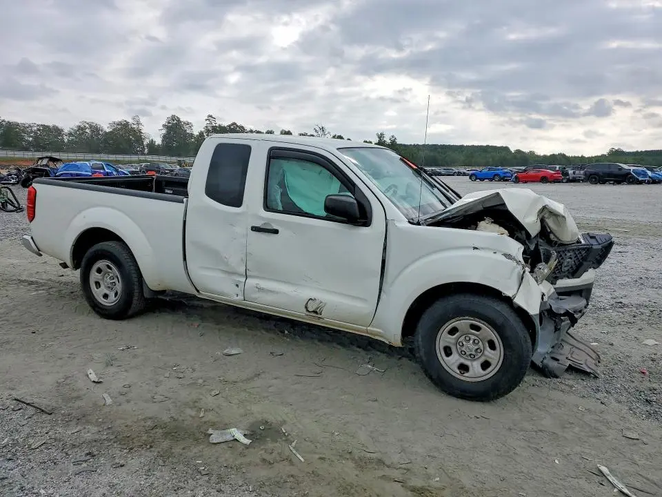 2015 NISSAN FRONTIER S  