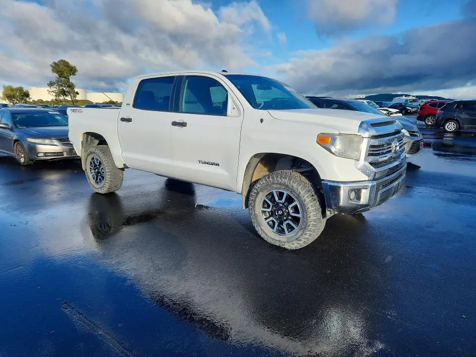 2016 TOYOTA TUNDRA CREWMAX SR5  