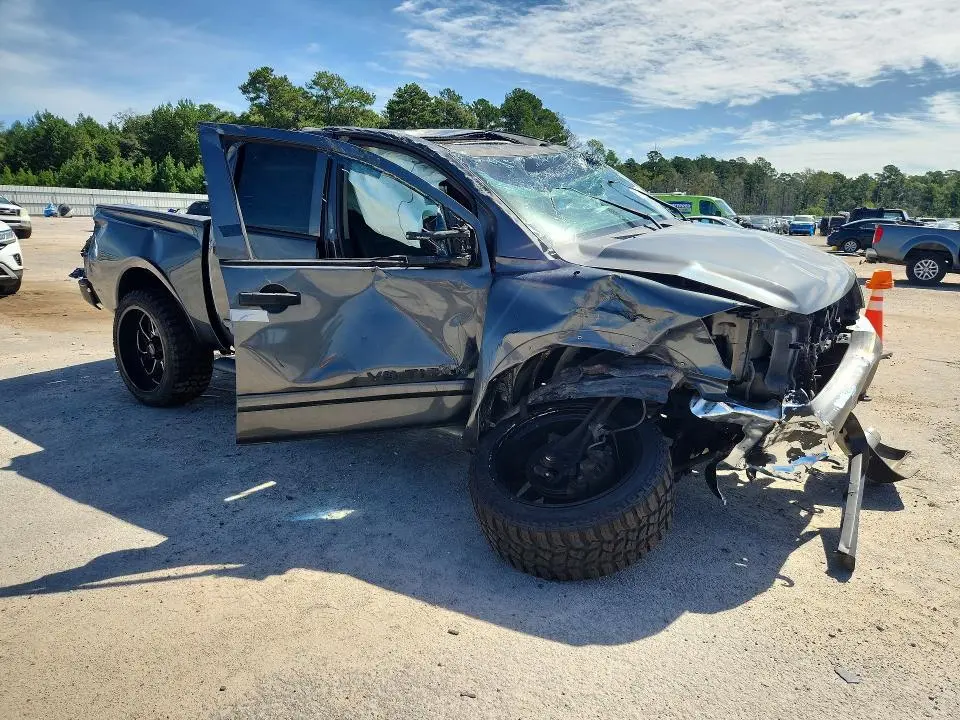 2012 NISSAN TITAN SV  