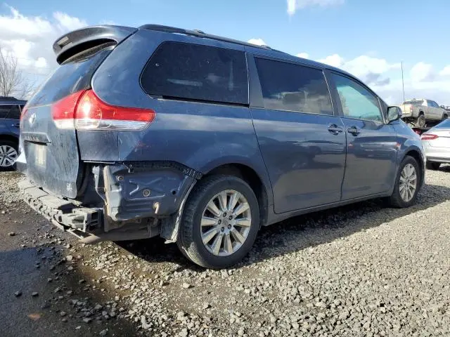 2014 TOYOTA SIENNA LE  