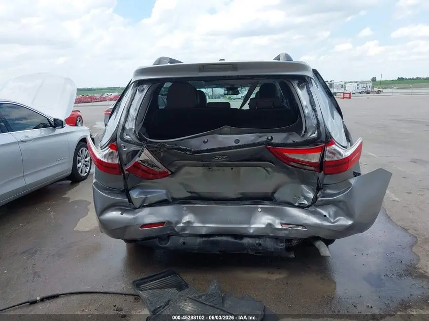 2017 TOYOTA SIENNA XLE PREMIUM 8 PASSENGER