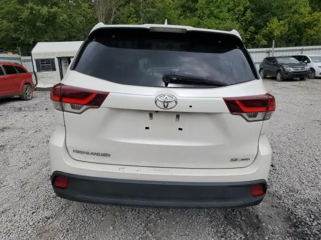 2019 TOYOTA HIGHLANDER SE  