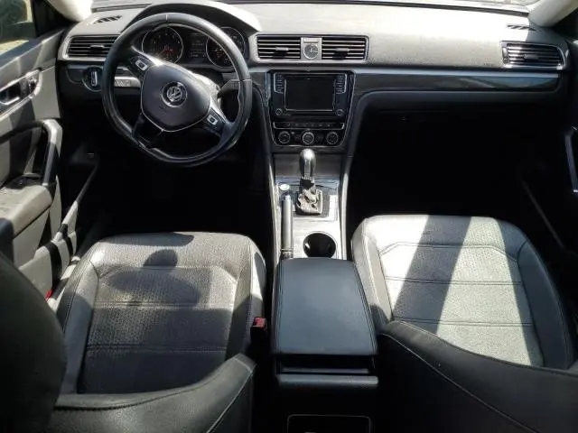 2016 VOLKSWAGEN PASSAT SE  
