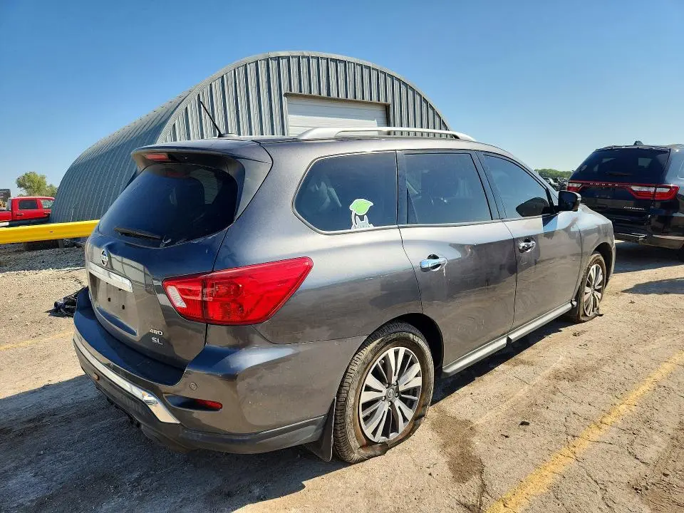2017 NISSAN PATHFINDER SL  