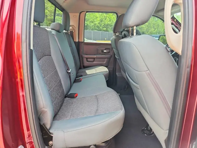 2016 RAM 1500 SLT  