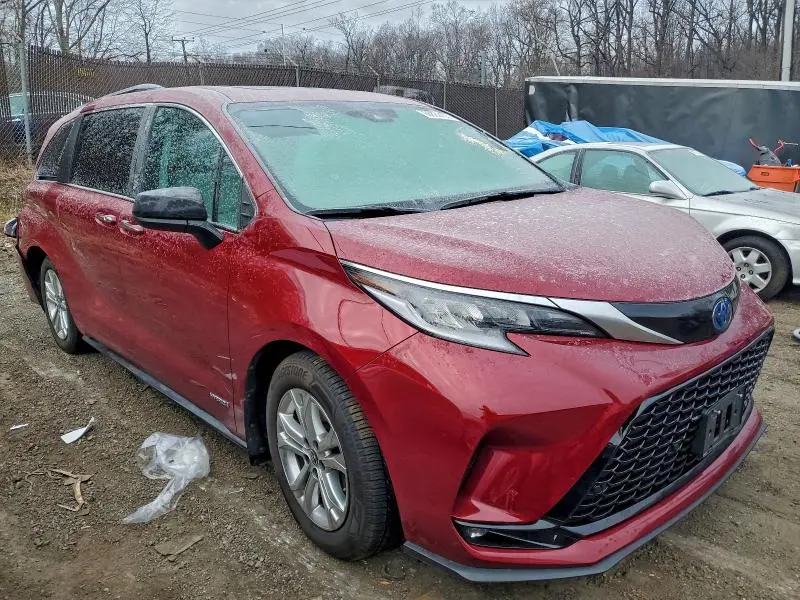 2021 TOYOTA SIENNA   