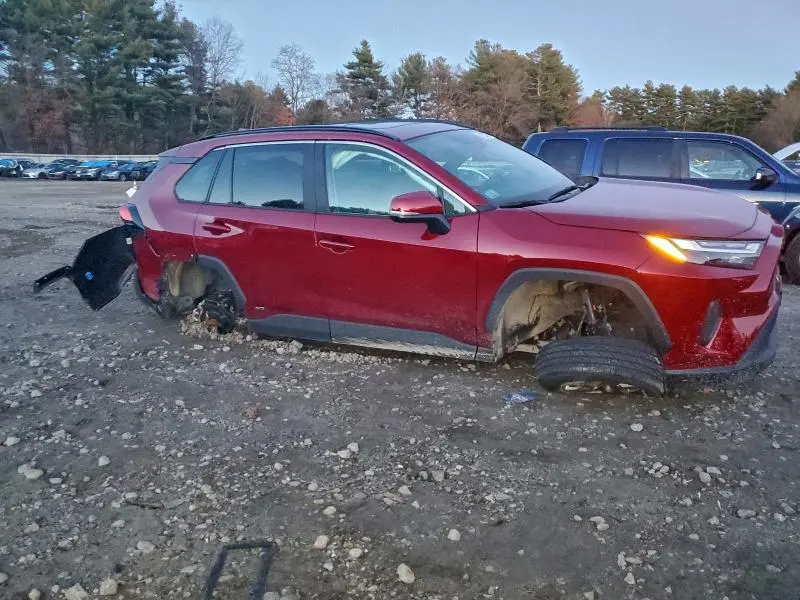 2025 TOYOTA RAV4 XLE  