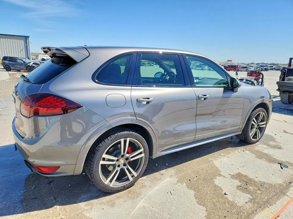 2013 PORSCHE CAYENNE GTS  