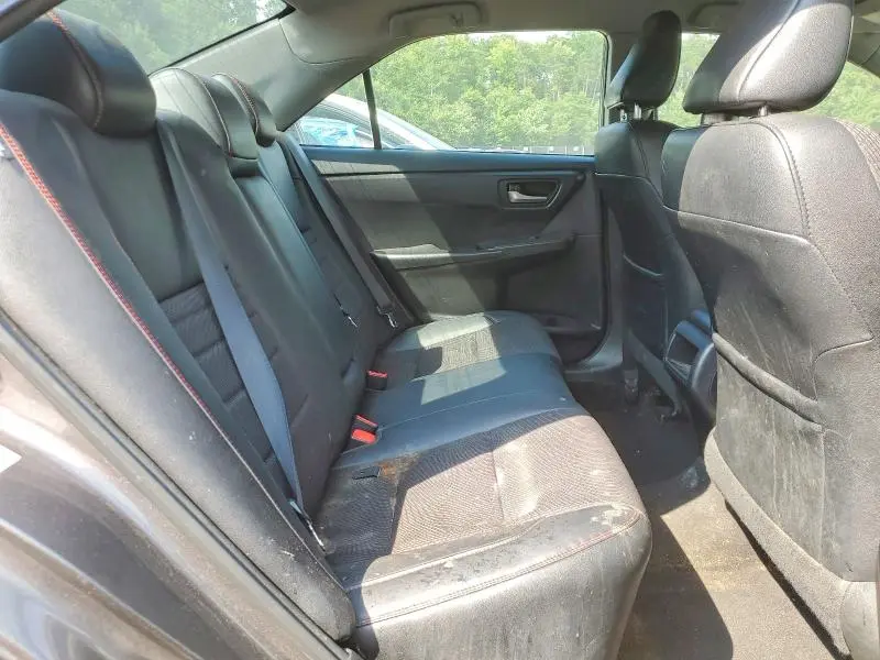 2016 TOYOTA CAMRY SE  