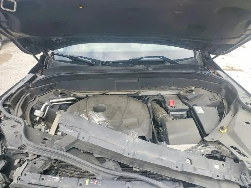 2017 VOLVO XC90 T6  