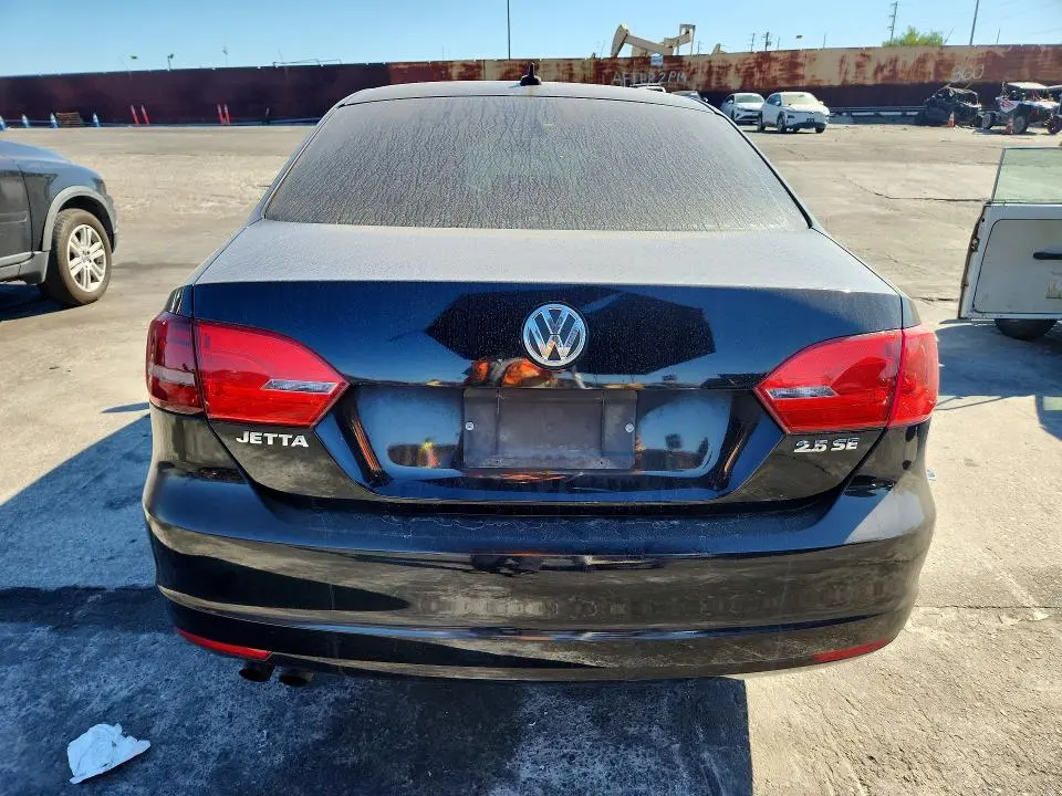2011 VOLKSWAGEN JETTA SE  