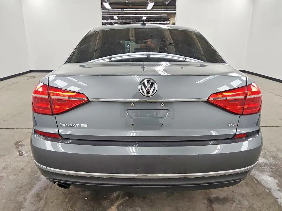 2016 VOLKSWAGEN PASSAT SE  