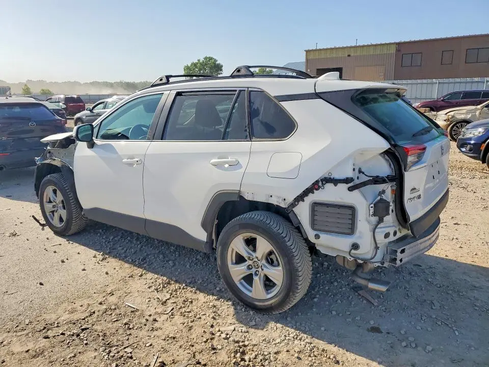 2021 TOYOTA RAV4 XLE  