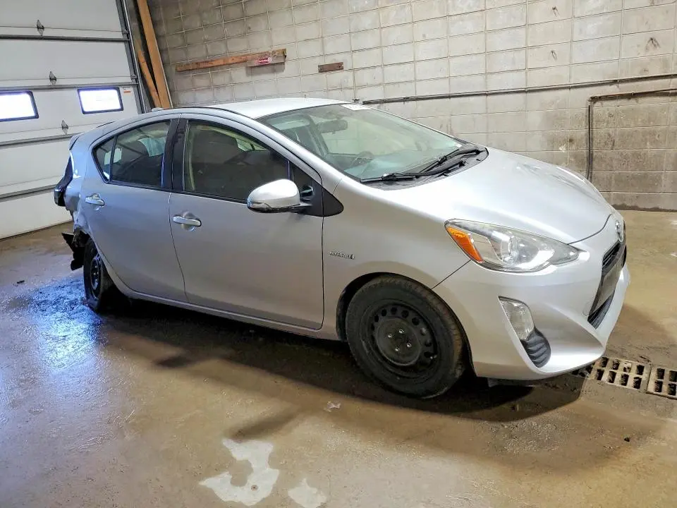 2016 TOYOTA PRIUS C TWO  