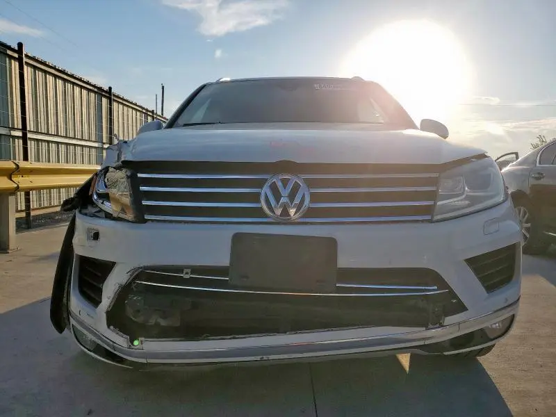 2016 VOLKSWAGEN TOUAREG SPORT  