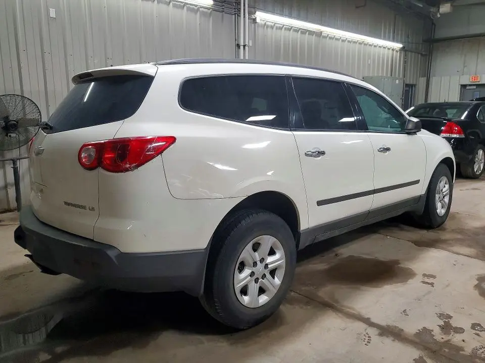 2011 CHEVROLET TRAVERSE LS  