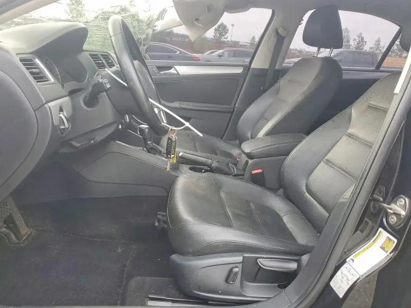 2013 VOLKSWAGEN JETTA SE  