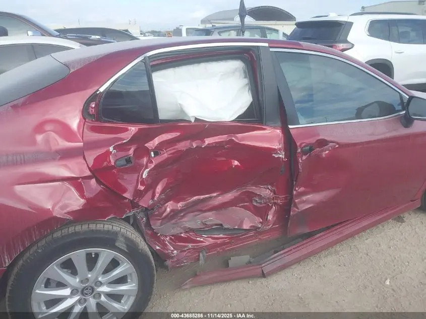 2018 TOYOTA CAMRY LE