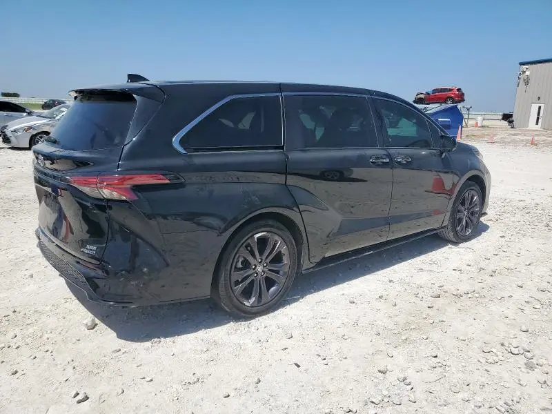 2024 TOYOTA SIENNA XSE  