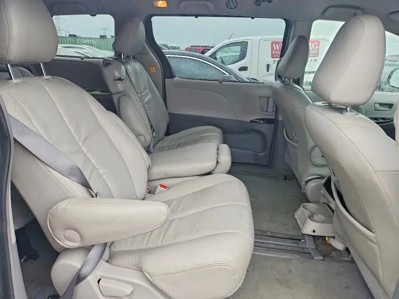 2012 TOYOTA SIENNA LE  
