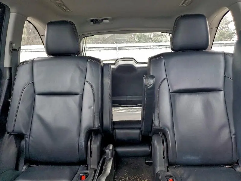 2017 TOYOTA HIGHLANDER SE  