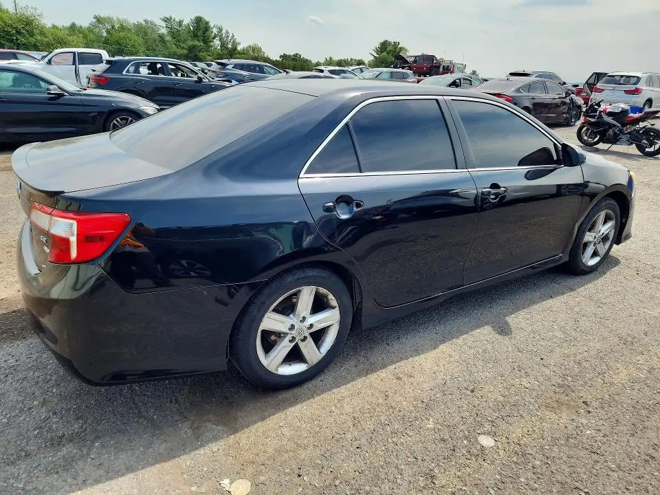2014 TOYOTA CAMRY SE  
