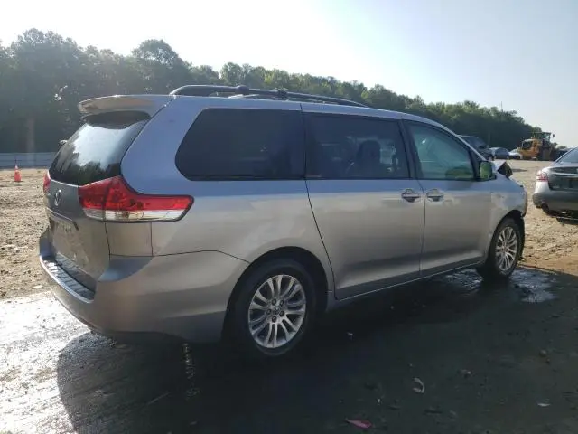 2013 TOYOTA SIENNA XLE  
