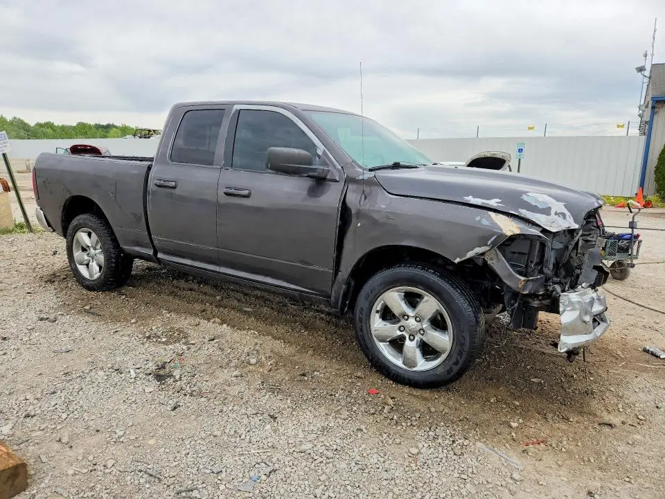 2016 RAM 1500 SLT  