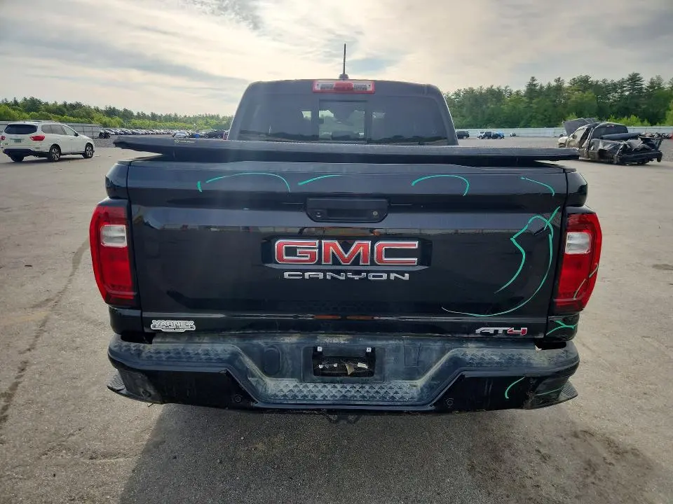 2024 GMC CANYON AT4  