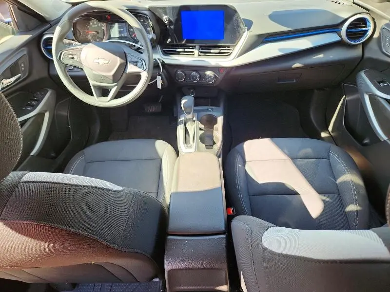 2025 CHEVROLET TRAX LS  