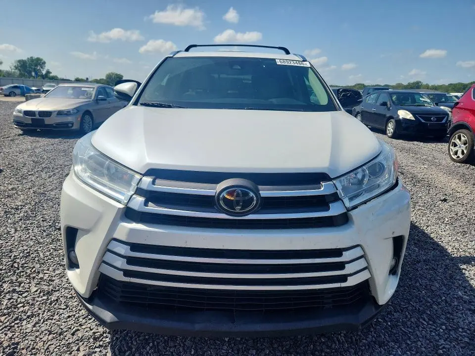 2019 TOYOTA HIGHLANDER XLE  